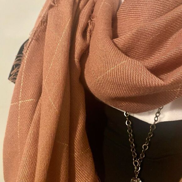 Blush scarf with gold accents woven throughout - Picture 4 of 5